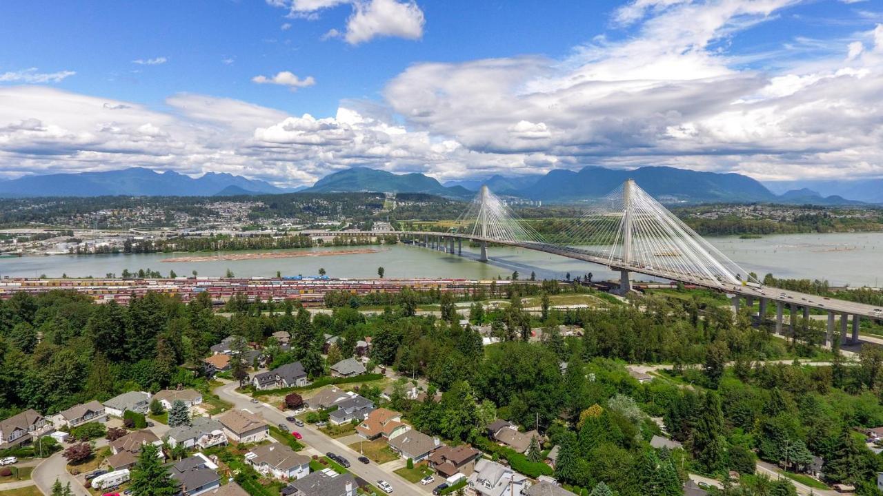 Pristine 3 Beds 2 Washroom Guest Suite Surrey Esterno foto