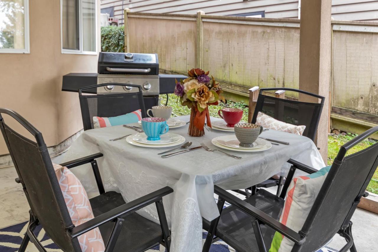Pristine 3 Beds 2 Washroom Guest Suite Surrey Esterno foto