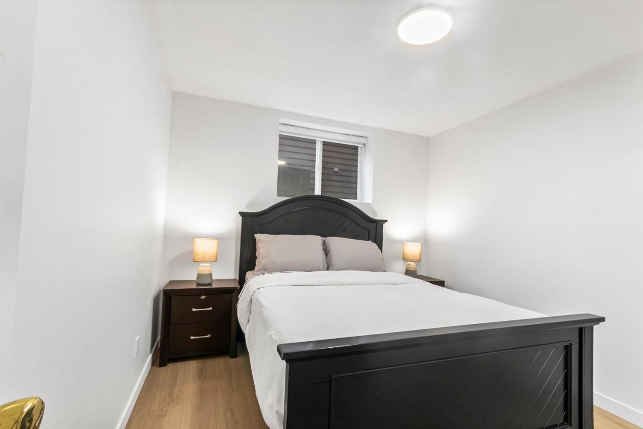 Pristine 3 Beds 2 Washroom Guest Suite Surrey Esterno foto