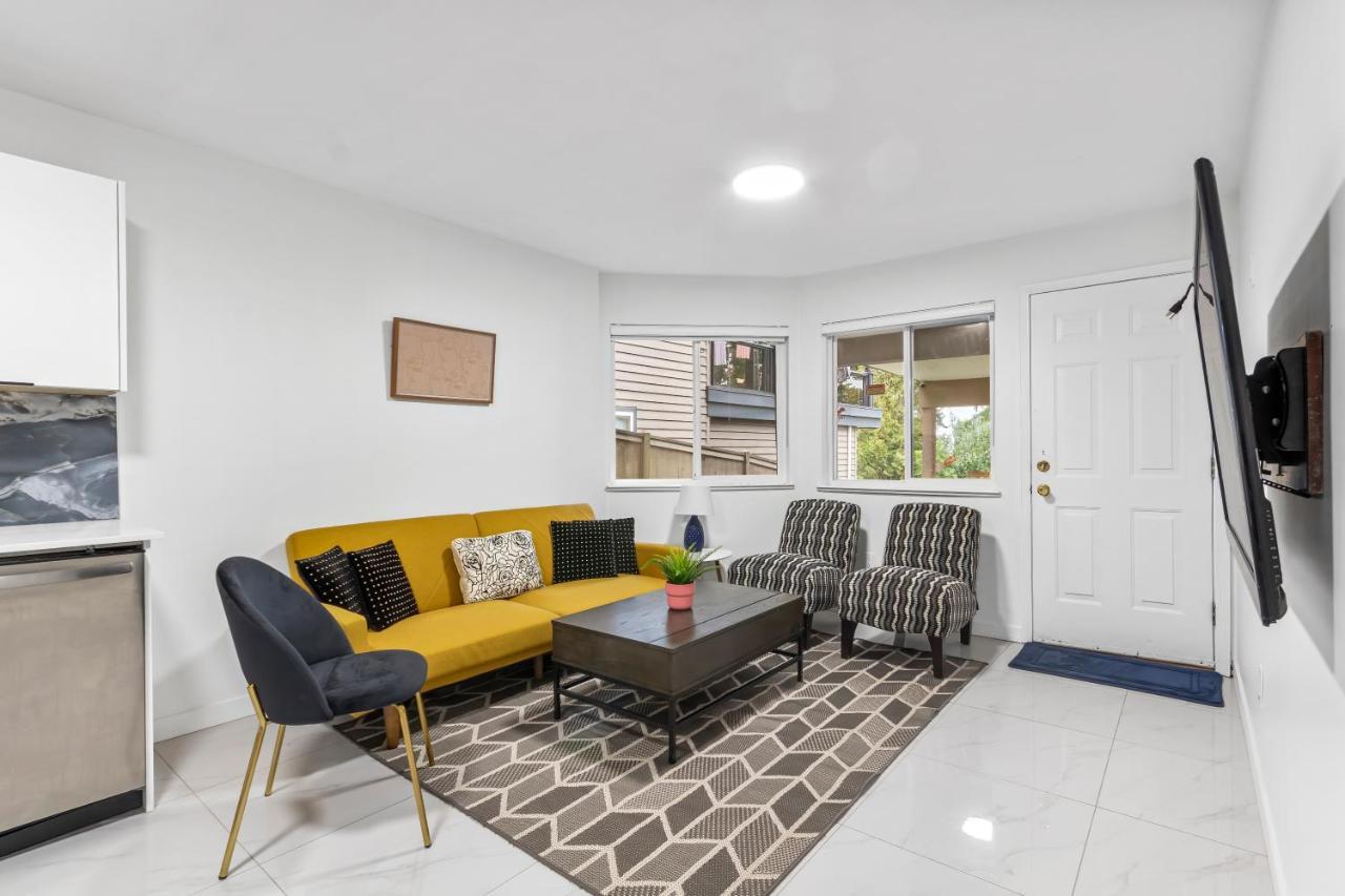 Pristine 3 Beds 2 Washroom Guest Suite Surrey Esterno foto