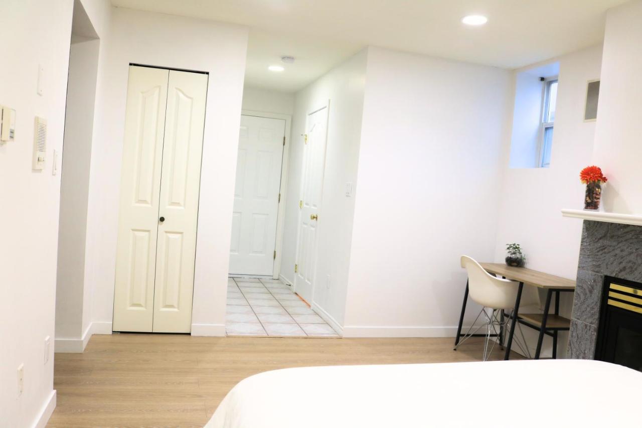 Pristine 3 Beds 2 Washroom Guest Suite Surrey Esterno foto