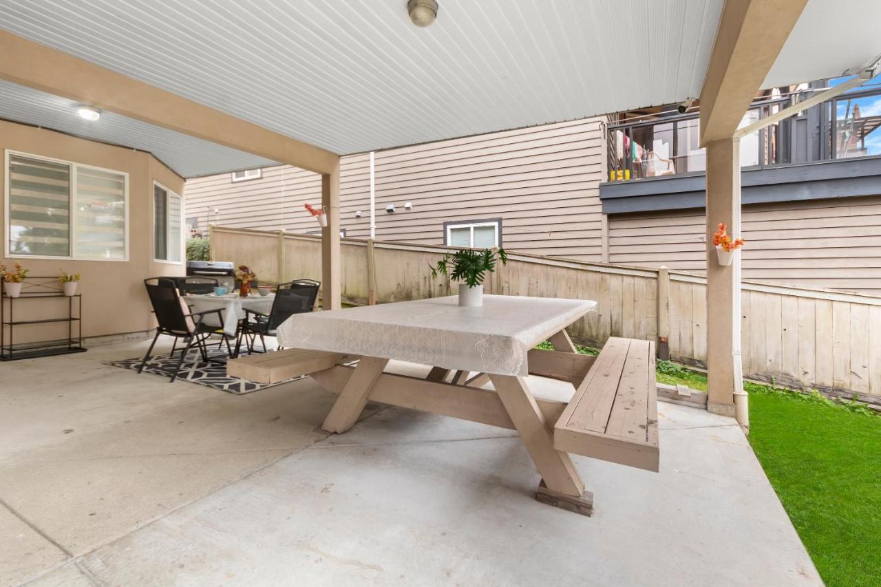 Pristine 3 Beds 2 Washroom Guest Suite Surrey Esterno foto