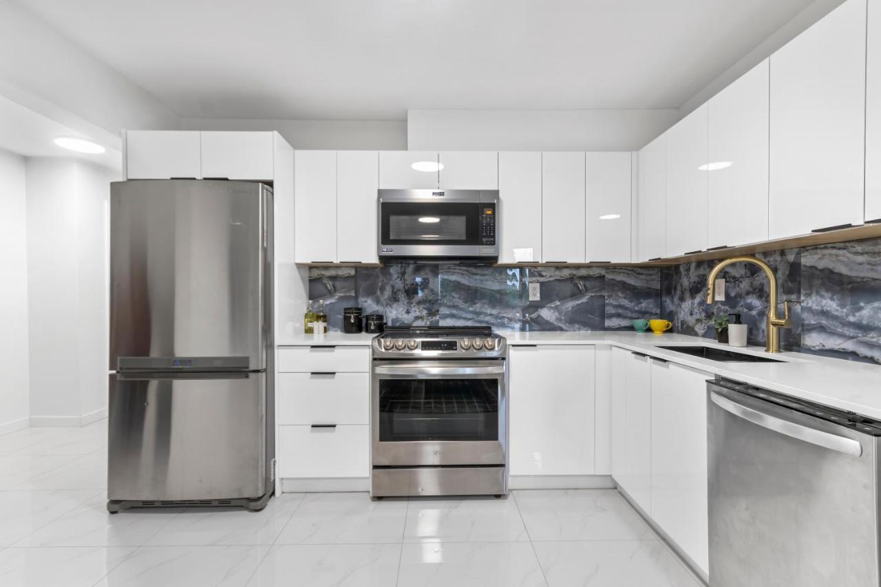 Pristine 3 Beds 2 Washroom Guest Suite Surrey Esterno foto