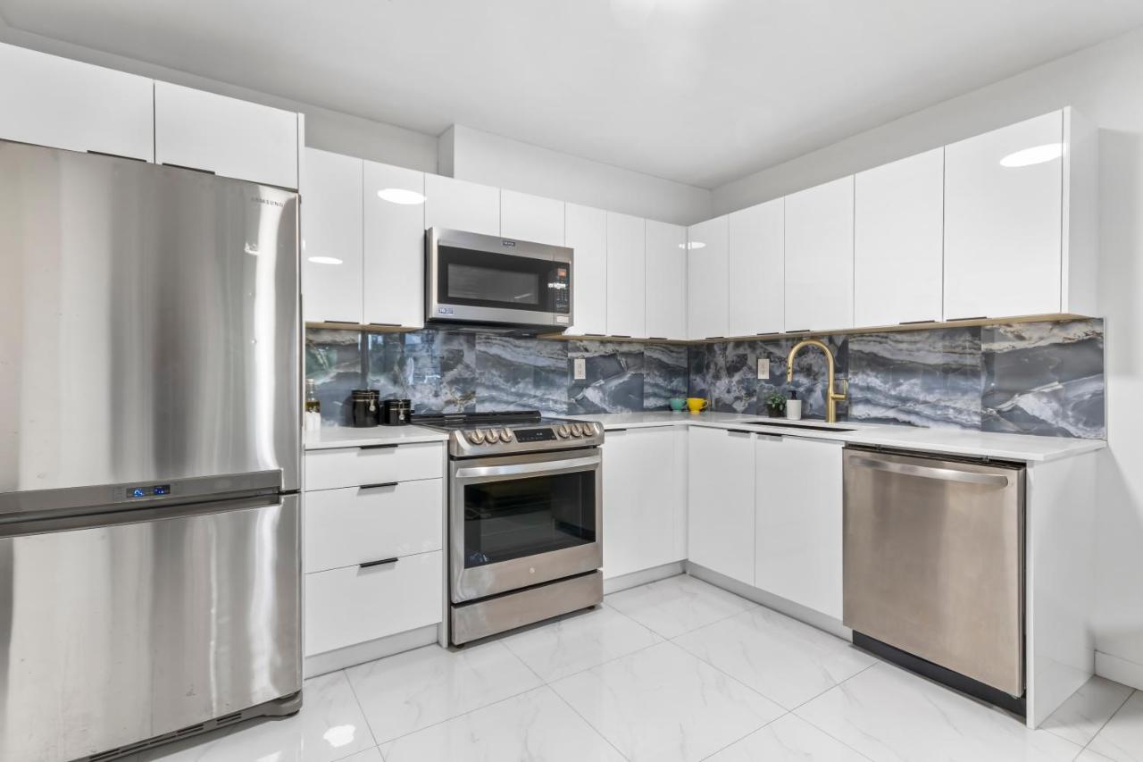 Pristine 3 Beds 2 Washroom Guest Suite Surrey Esterno foto