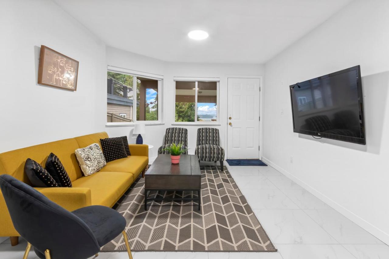 Pristine 3 Beds 2 Washroom Guest Suite Surrey Esterno foto