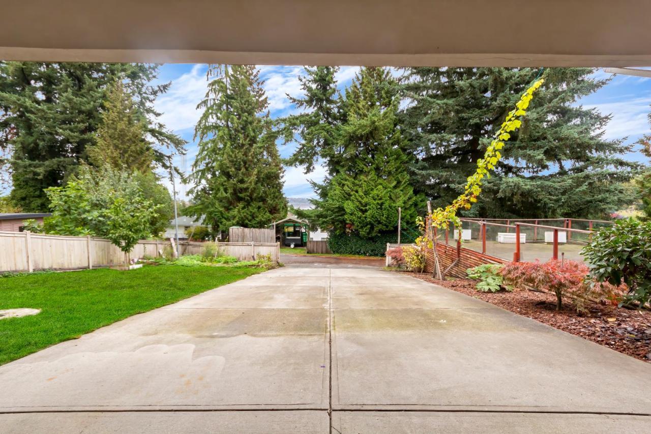 Pristine 3 Beds 2 Washroom Guest Suite Surrey Esterno foto