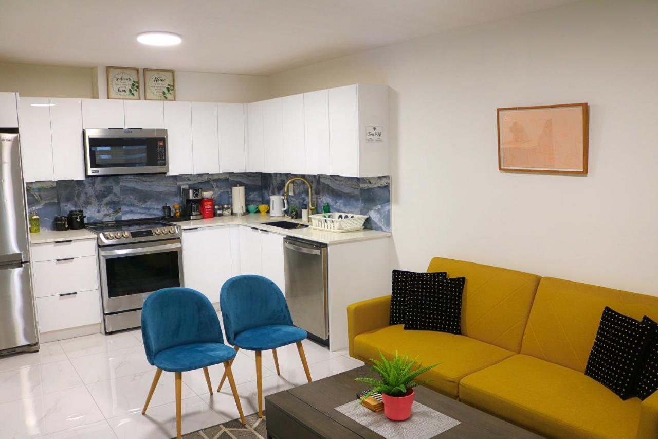 Pristine 3 Beds 2 Washroom Guest Suite Surrey Esterno foto