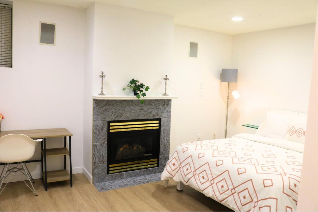 Pristine 3 Beds 2 Washroom Guest Suite Surrey Esterno foto